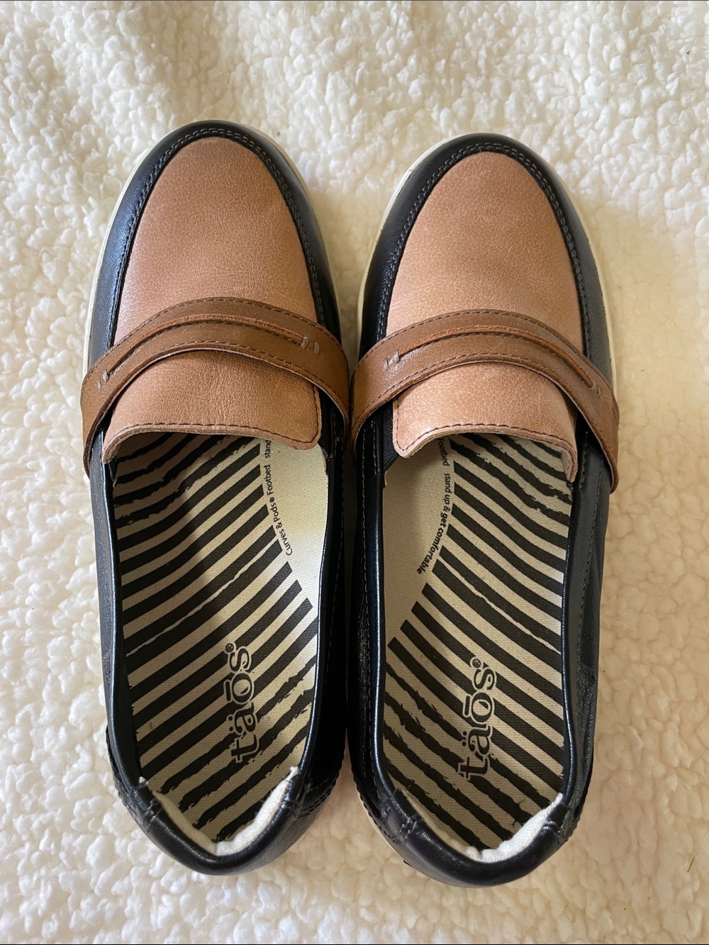 Taos Women's Upward Steel/ Taupe Multi Loafer Like New Size 7.5 - Picture 3 of 10